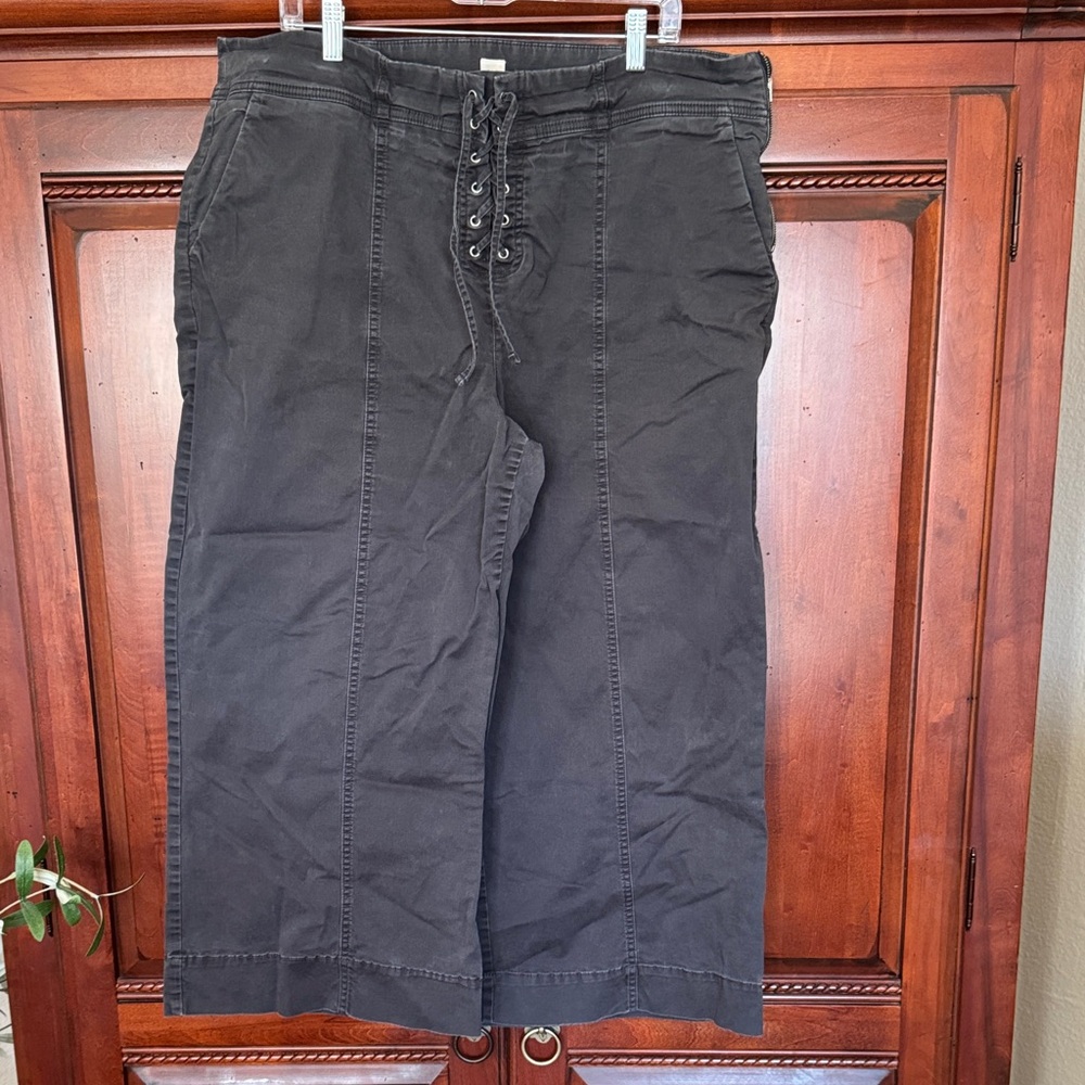 GAP Women’s Black Lace-Up Wide Leg Cropped Chinos Size 20